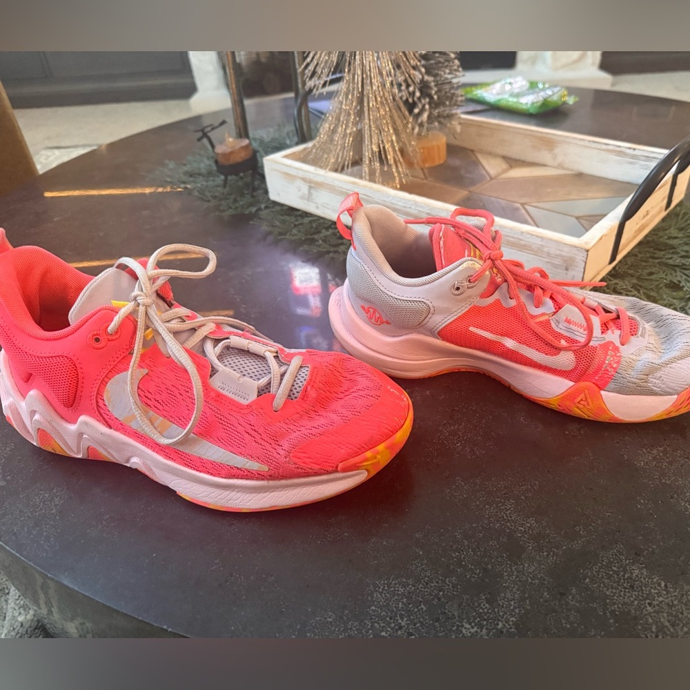 Women's Nike Shoes in Bright Pink and Gray